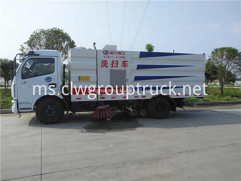 Road Sweeper Truck 5